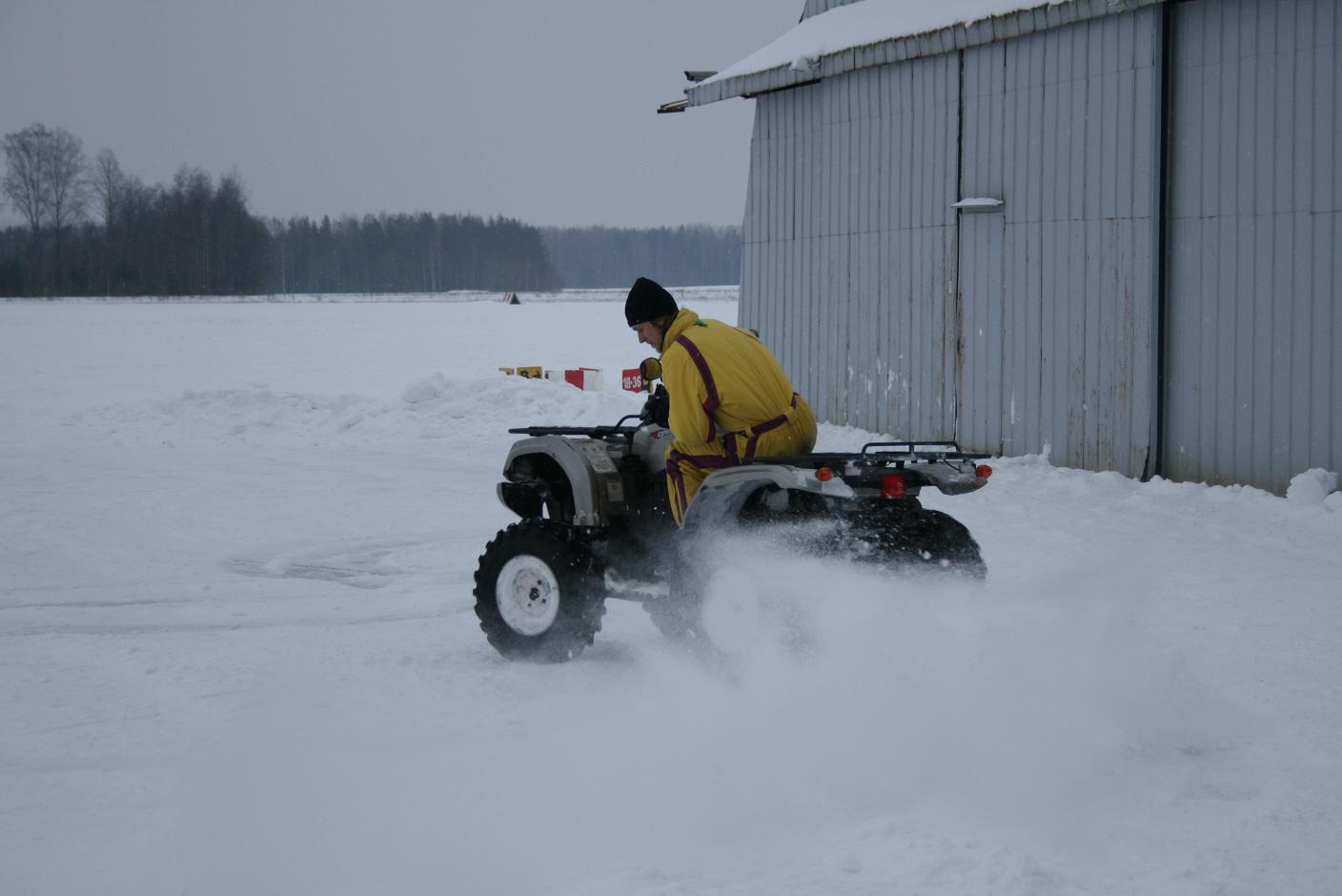 Allan lõbustab end ATV-ga