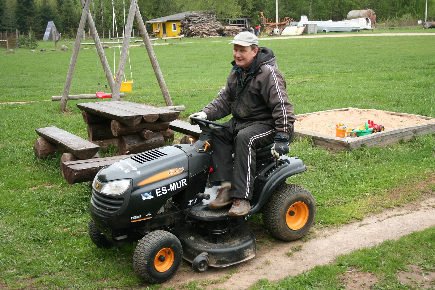 Einar tõi välja klubi ainsa sertifikaadiga masina...