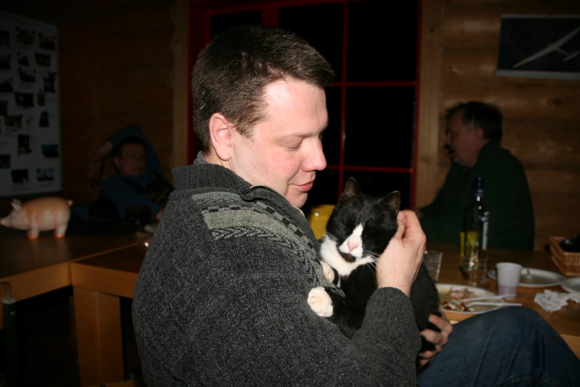 Siis võttis sünnipäevalaps vastu õnnitlusi ja paisid