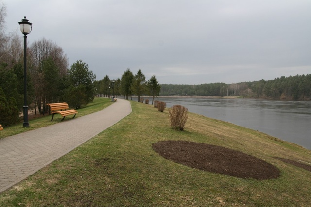 ...on väga ilus jõeäärne promenaad