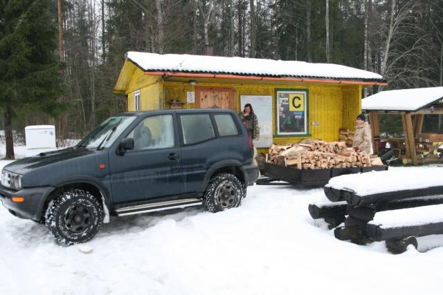 Kolm hüpikkärutäit puid sai laiali tassitud